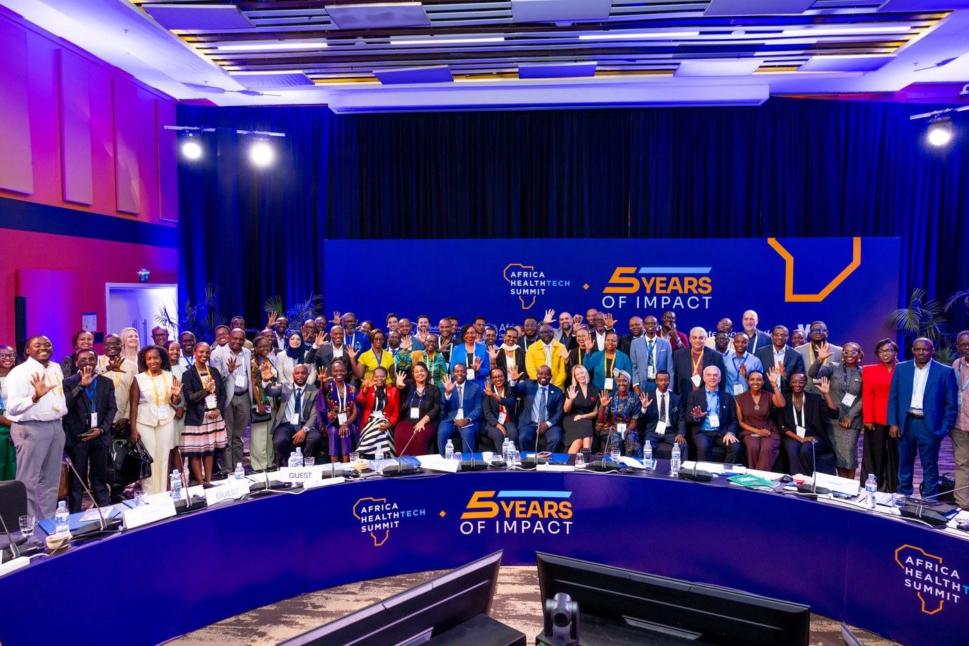 Participants together at the close of the round table