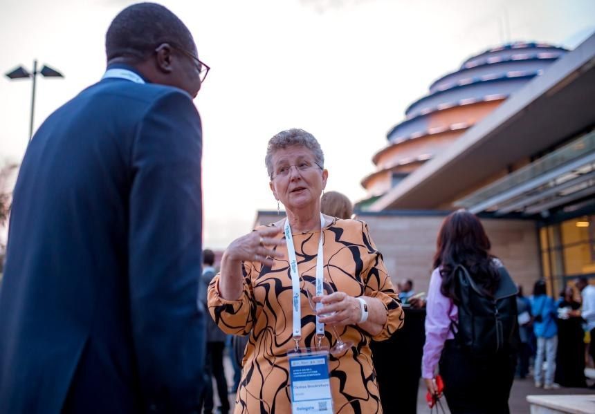 Delegates between sessions